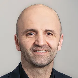 Dr. Arash Jagobi - Facharzt für Orthopädie und Unfallchirurgie, Schmerztherapie der Wirbelsäule (Mikrotherapie), Infiltrations- und Injektionstherapie, Sportorthopädie