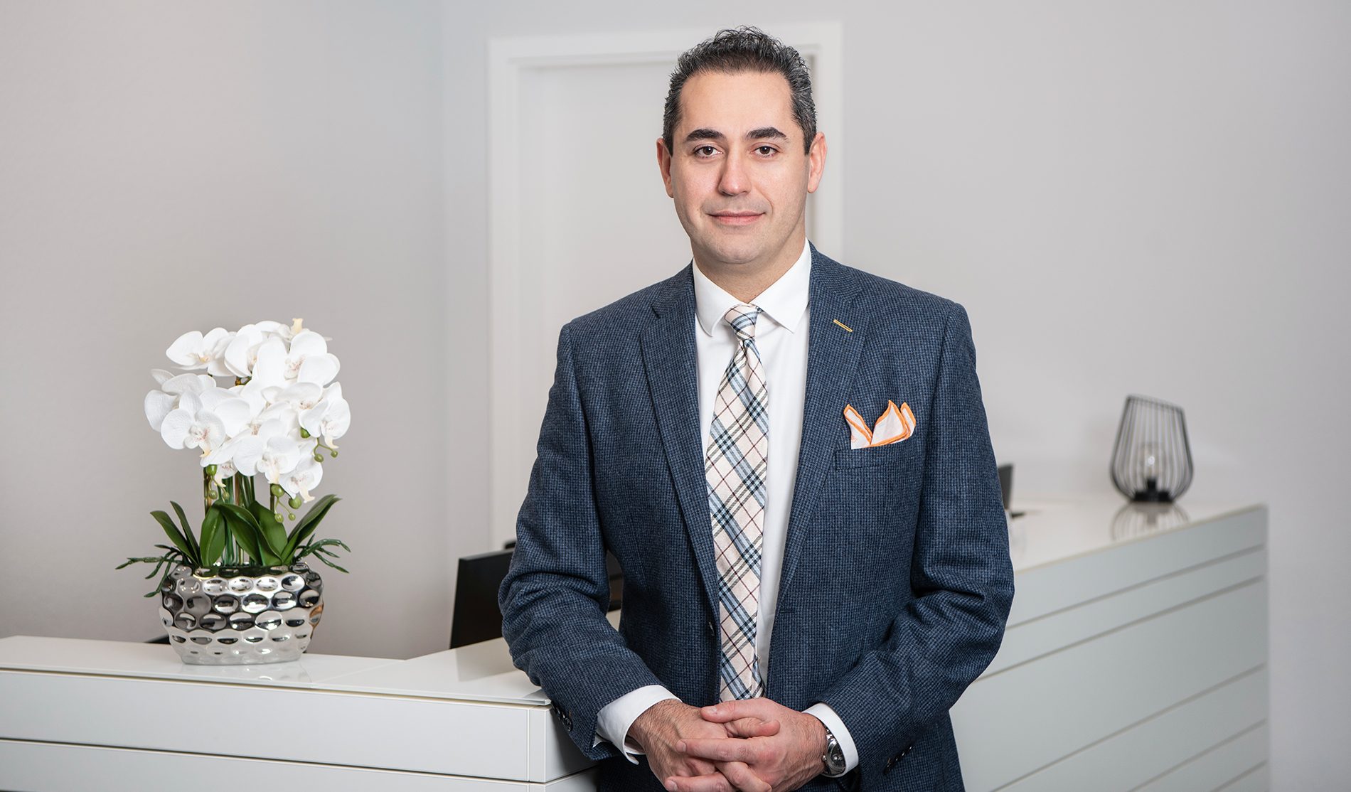 Dr. Amir R. Ghasemi FRCS (Tr &amp; Orth)