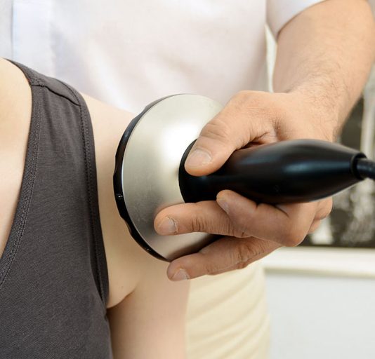 Effektive Behandlung von Kalkschulter (Schulterverkalkung) mit Stoßwellentherapie - Orthopädie in Düsseldorf
