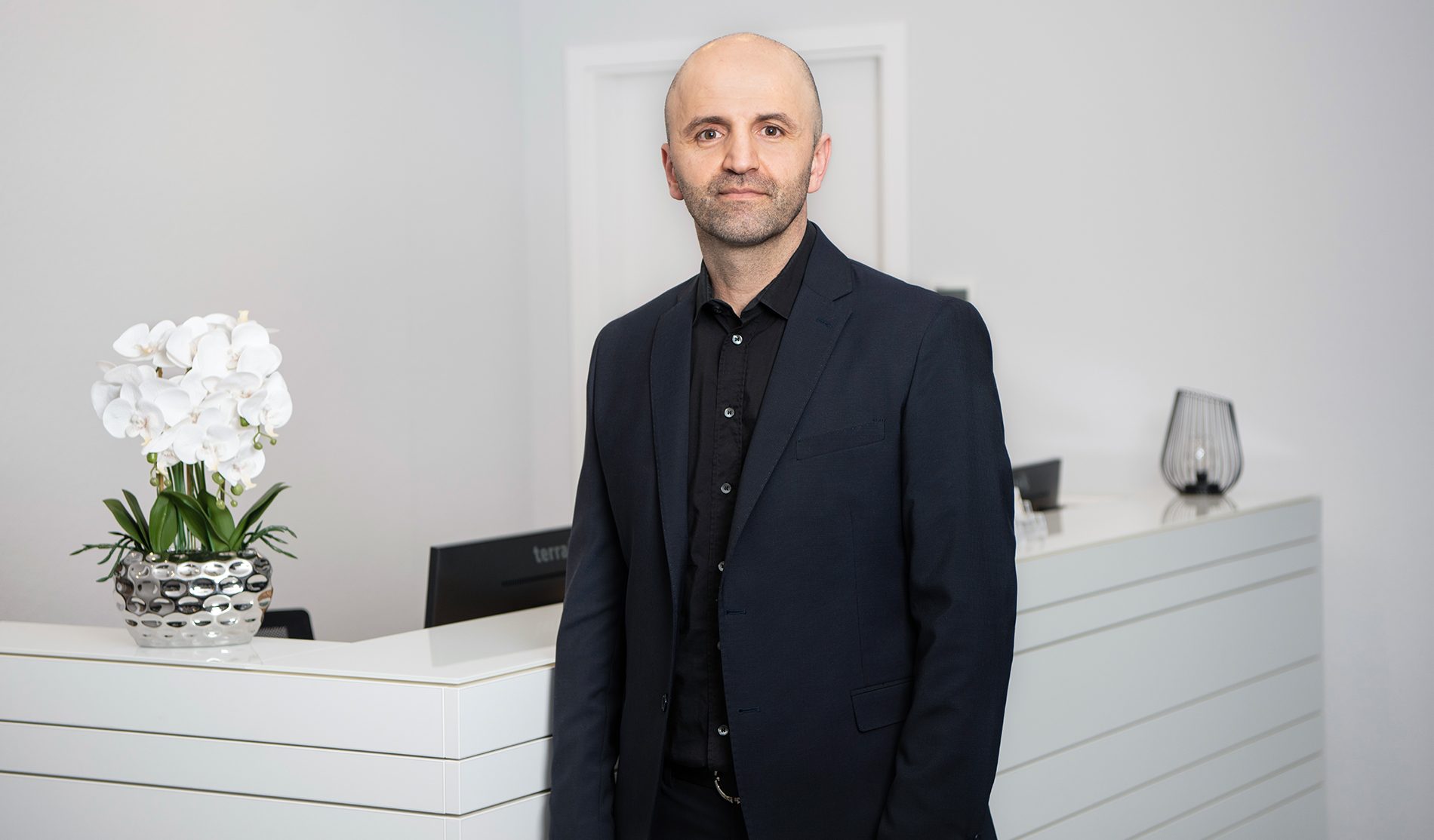 Dr. Arash Jagobi