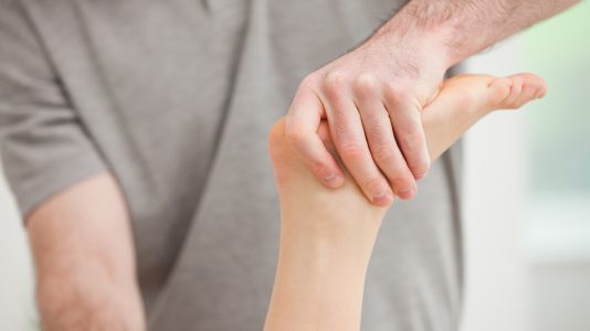 Optimale Beweglichkeit: Dehnübungen für Sehnen - Orthopädie in Düsseldorf