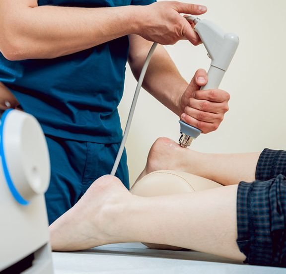 Erleichterung bei Achillessehnenbeschwerden durch Stoßwellentherapie - Orthopädie in Düsseldorf